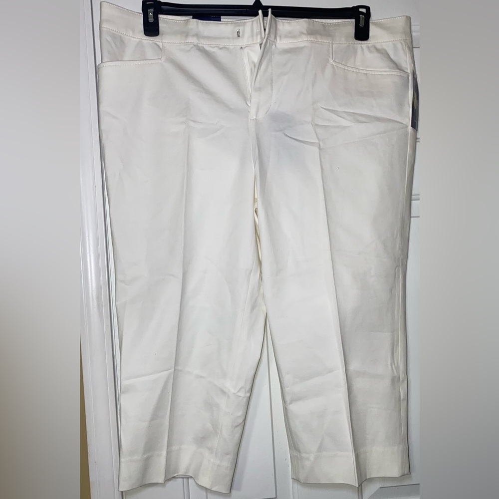 Women’s Chaps White Mid-Rise Capri Versatile Pants